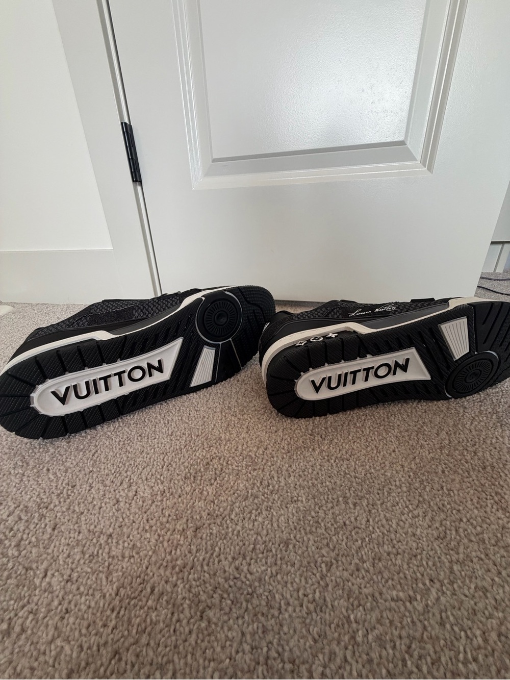 Louis Vuitton Men’s Black and White Low-Top Sneakers - Picture 9 of 9